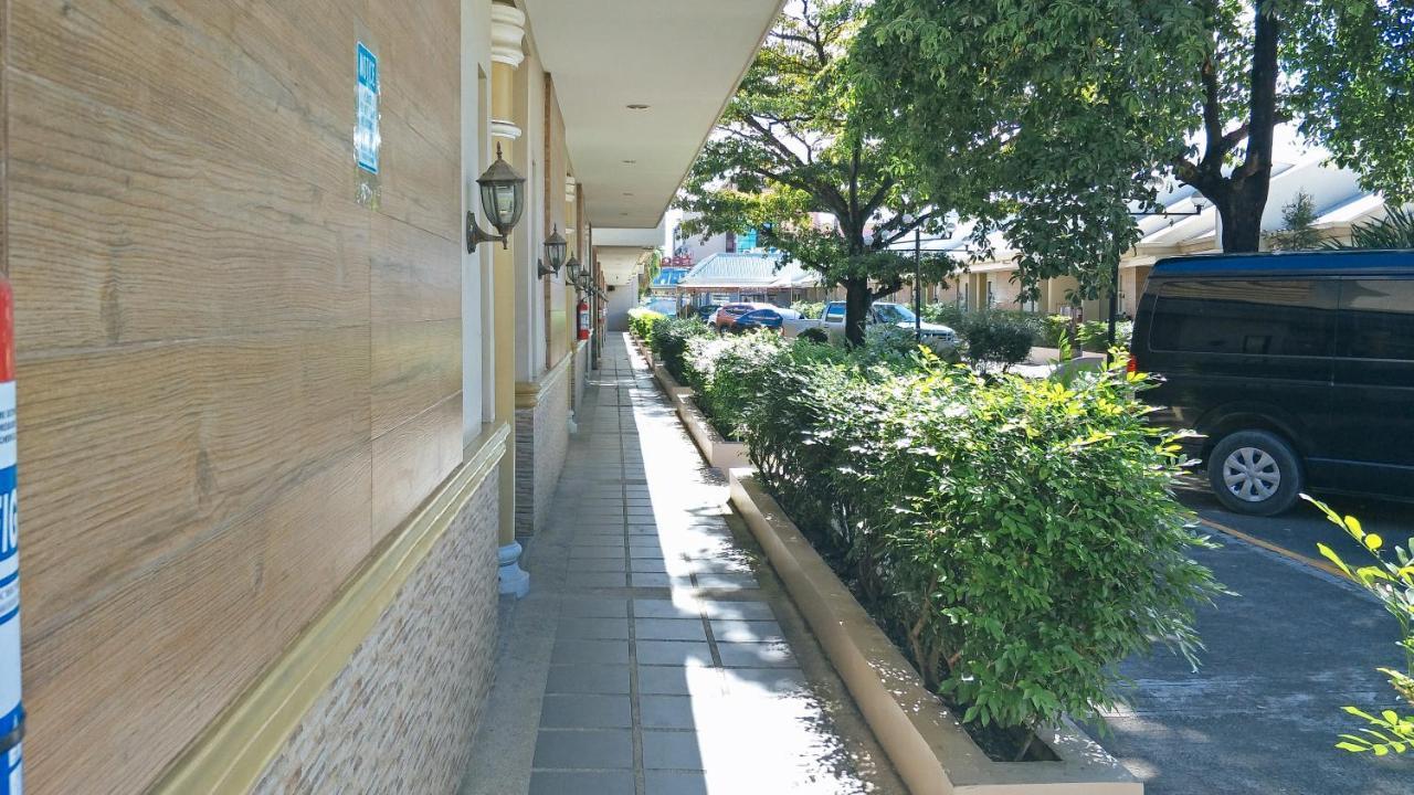 红多兹精品酒店-无线曼度 曼达维市 外观 照片